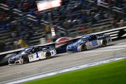 Jamie McMurray, Chip Ganassi Racing Chevrolet, Alex Bowman, Hendrick Motorsports Chevrolet