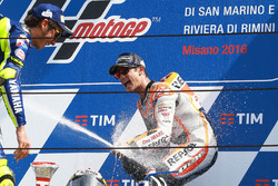 Podio: ganador de la carrera Dani Pedrosa, Repsol Honda Team, segundo lugar Valentino Rossi, Yamaha Factory Racing