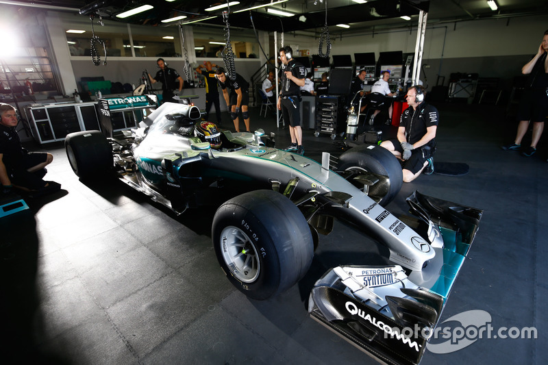 Pascal Wehrlein, Mercedes AMG F1 W06 Hybrid with 2017 Pirelli tyres