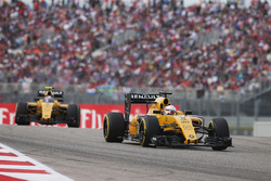 Kevin Magnussen, Renault Sport F1 Team RS16 leads team mate Jolyon Palmer, Renault Sport F1 Team RS16