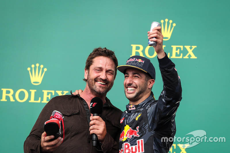 "Sé que no bebes alcohol, pero tengo Red Bull", avisó Daniel Ricciardo