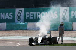 Lewis Hamilton, Mercedes AMG F1 W07 Hybrid retired from the race with a blown engine