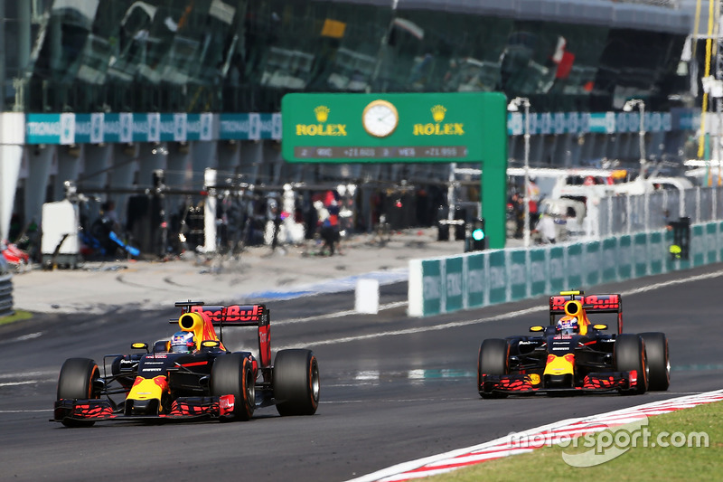 Daniel Ricciardo, Red Bull Racing RB12 and team mate Max Verstappen, Red Bull Racing RB12 battle for