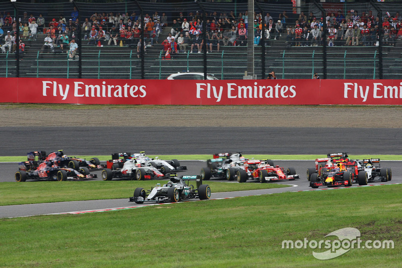 Nico Rosberg, Mercedes AMG F1 W07 Hybrid führt am Start