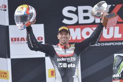 Alex De Angelis, IodaRacing Team, sur le podium