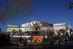 Le gagnant, Martin Truex Jr., Furniture Row Racing Toyota