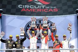 PC-Podium: Sieger #8 Starworks Motorsports, ORECA FLM09: Renger van der Zande, Alex Popow; 2. #52 PR