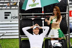 Andre Lotterer, Team Tom's, mit einem Gridgirl