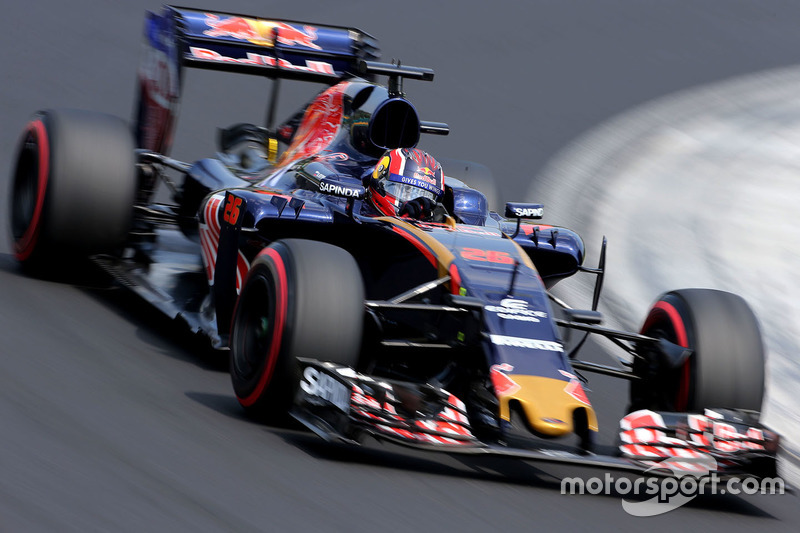 2016 год. За рулем болида Toro Rosso STR11 на субботней тренировке