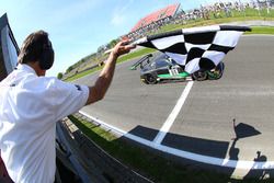 #86 HTP Motorsport Mercedes AMG GT3: Jules Szymkowiak, Bernd Schneider takes win