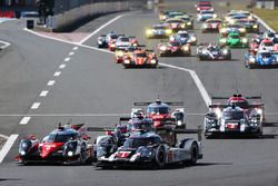 #6 Toyota Racing Toyota TS050 Hybrid: Stéphane Sarrazin, Mike Conway, Kamui Kobayashi, #1 Porsche Team Porsche 919 Hybrid: Timo Bernhard, Mark Webber, Brendon Hartley