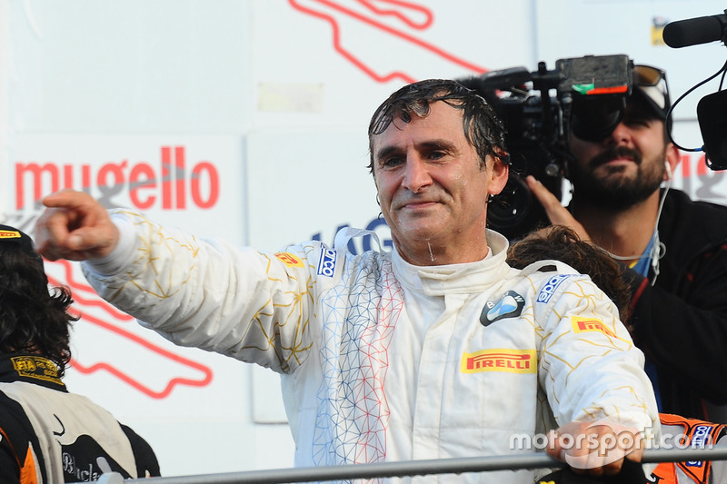 Race winner #50 BMW Team Italia BMW M6 GT3: Alex Zanardi