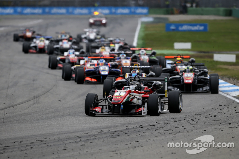 Lance Stroll, Prema Powerteam Dallara F312 - Mercedes-Benz leads.