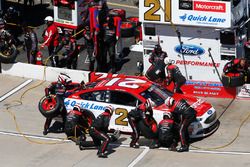 Ryan Blaney, Wood Brothers Racing Ford pit action