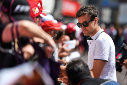 Jolyon Palmer, Renault Sport F1 Team with fans