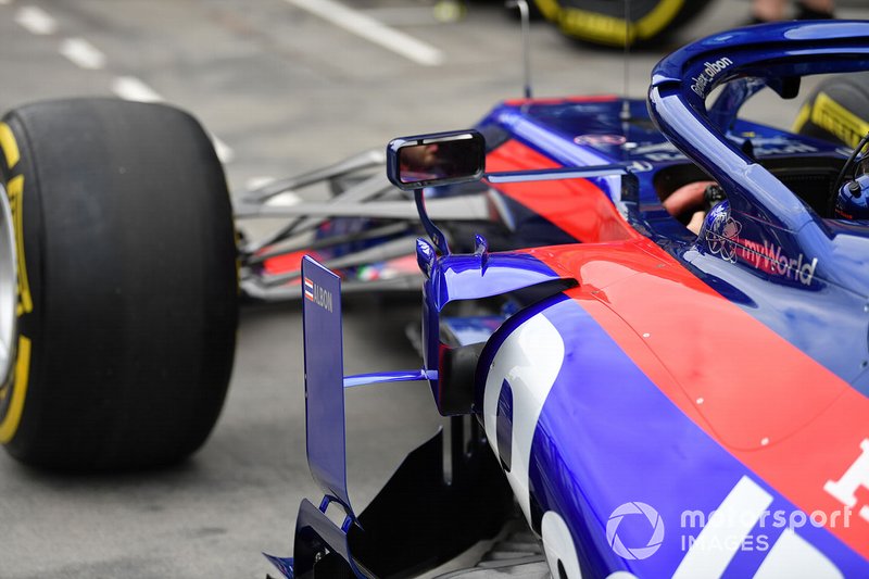 Toro Rosso STR14 barge board
