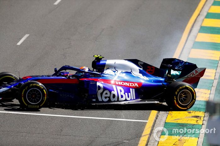Alexander Albon, Toro Rosso STR14, sufre un giro