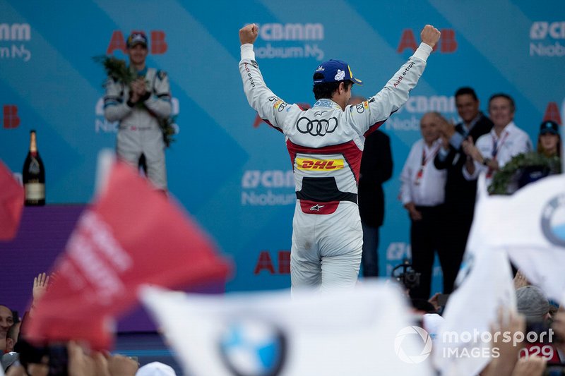 Race winner Lucas Di Grassi, Audi Sport ABT Schaeffler celebrates as he approaches the podium