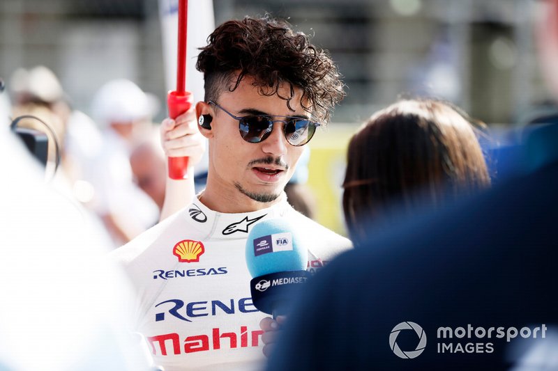 Pascal Wehrlein, Mahindra Racing being interviewed on the grid