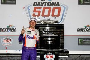 Winner Denny Hamlin, Joe Gibbs Racing, Toyota Camry FedEx Express in victory lane