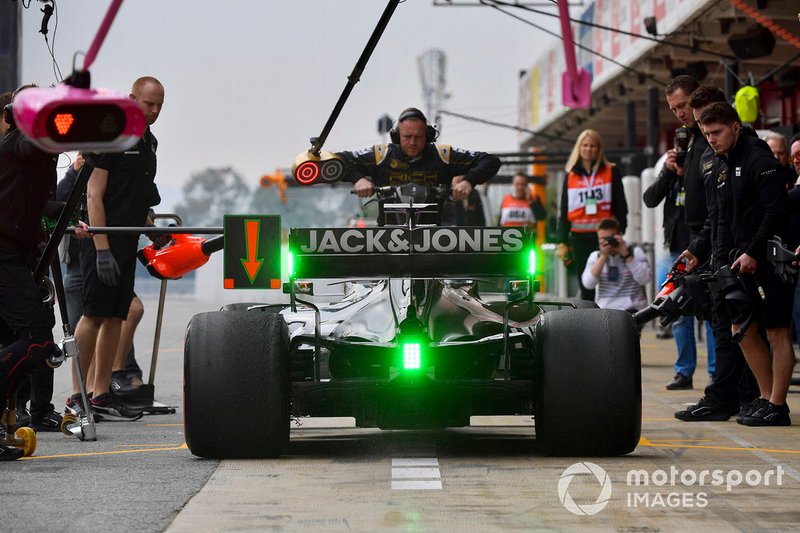 Romain Grosjean, Haas F1 Team VF-19 Ferrari, makes a pit stop
