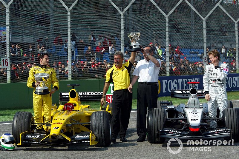 Giancarlo Fisichella, Jordan, Eddie Jordan, Jordan Team Principal, Ron Dennis, McLaren Team Principal, Kimi Raikkonen, McLaren en el GP de Brasil.