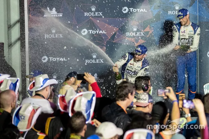 Podio LMP2:  #36 Signatech Alpine Matmut Alpine A470: Nicolas Lapierre, Andre Negrao, Pierre Thiriet