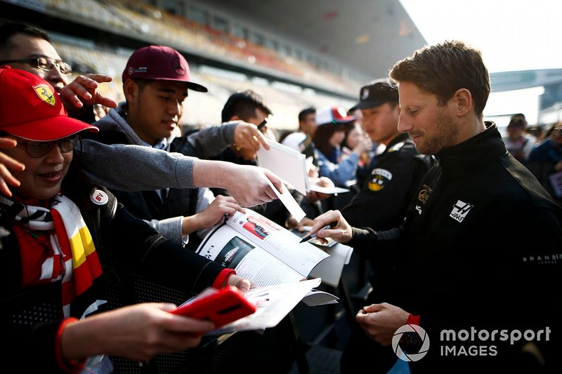 Romain Grosjean, Haas F1 signs an autograph for a fan