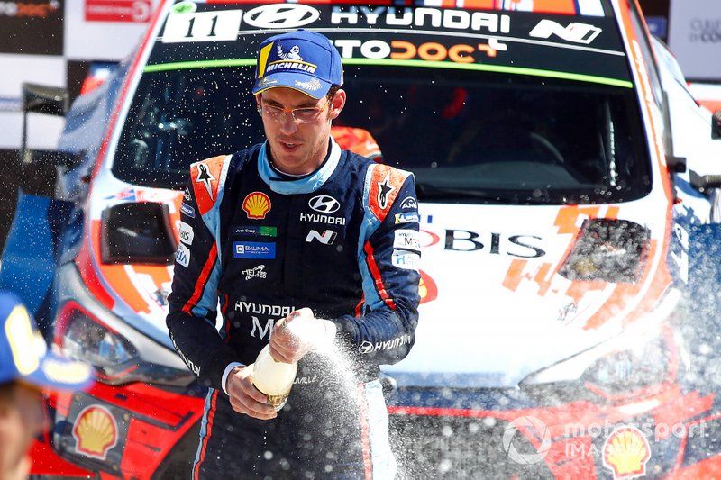 Podio: Thierry Neuville, Hyundai Motorsport