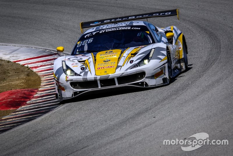 #27 HubAuto Corsa Ferrari 488 GT3: Nick Foster, Tim Slade, Miguel Molina