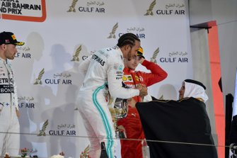 Podyum: Yarış galibi Lewis Hamilton, Mercedes AMG F1
