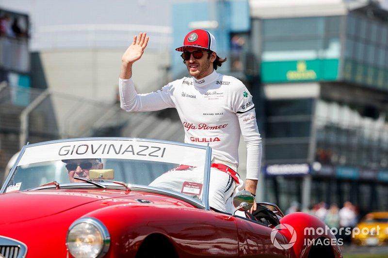 Antonio Giovinazzi, Alfa Romeo Racing, lors de la parade des pilotes