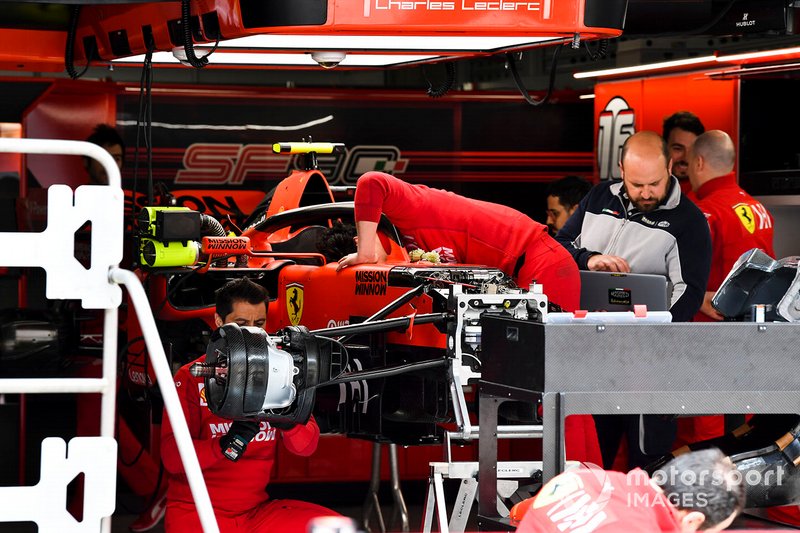 Detalle de la suspensión delantera del Ferrari SF90