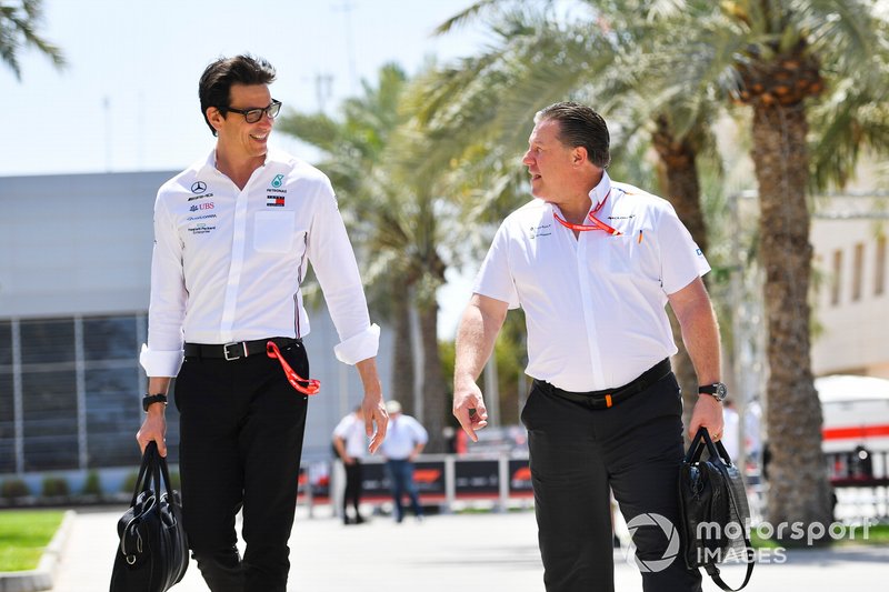 Toto Wolff, Direktör, Mercedes AMG ve Zak Brown, McLaren Direktörü