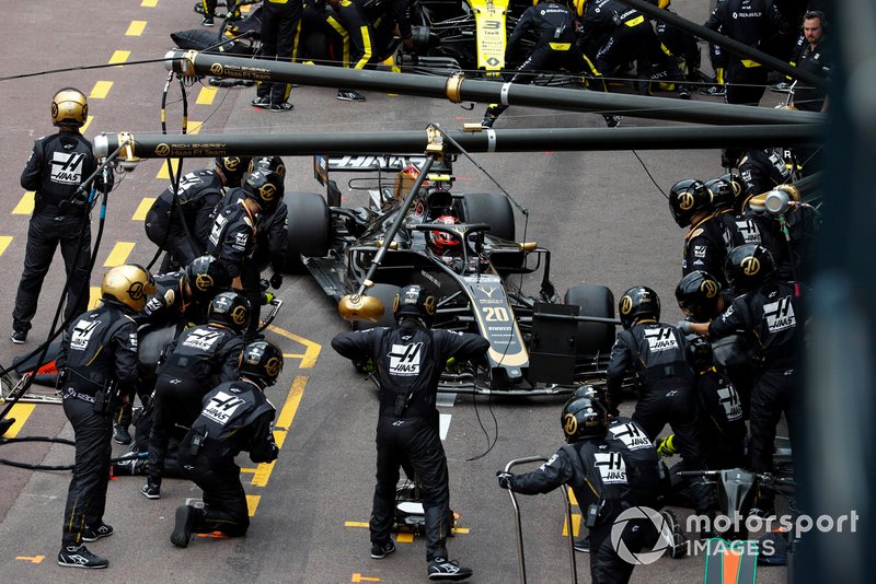 Kevin Magnussen, Haas F1 Team VF-19, makes a pit stop