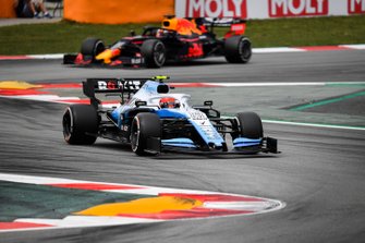 Robert Kubica, Williams FW42, leads Max Verstappen, Red Bull Racing RB15