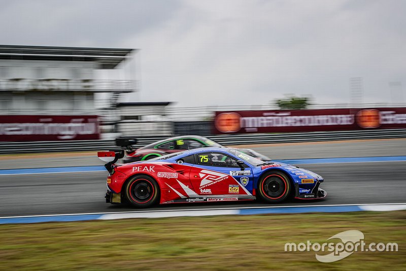 #75 T2 Motorsports Ferrari 488 GT3: David Tjiptobiantoro, Rio Haryanto
