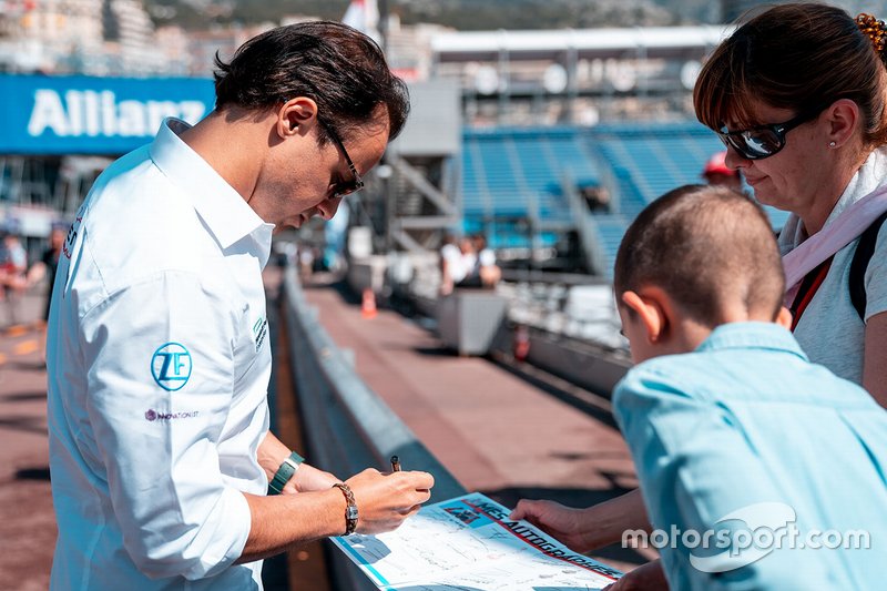 Felipe Massa, Venturi Formula E signs autographs