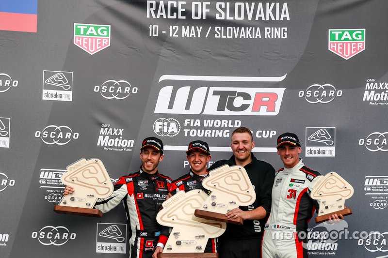 Podio: Il vincitore della gara Néstor Girolami, ALL-INKL.COM Münnich Motorsport Honda Civic Type R TCR, secondo posto Esteban Guerrieri, ALL-INKL.COM Münnich Motorsport Honda Civic Type R TCR, terzo posto Kevin Ceccon, Team Mulsanne Alfa Romeo Giulietta TCR