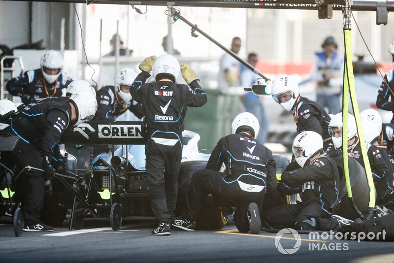 Robert Kubica, Williams FW42 pit stop