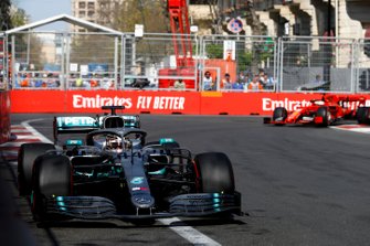 Lewis Hamilton, Mercedes AMG F1 W10 en Sebastian Vettel, Ferrari SF90