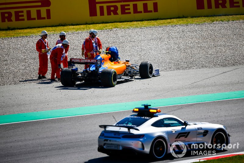 Safety Car drives past the car of Lando Norris, McLaren MCL34 being recovered by marshals