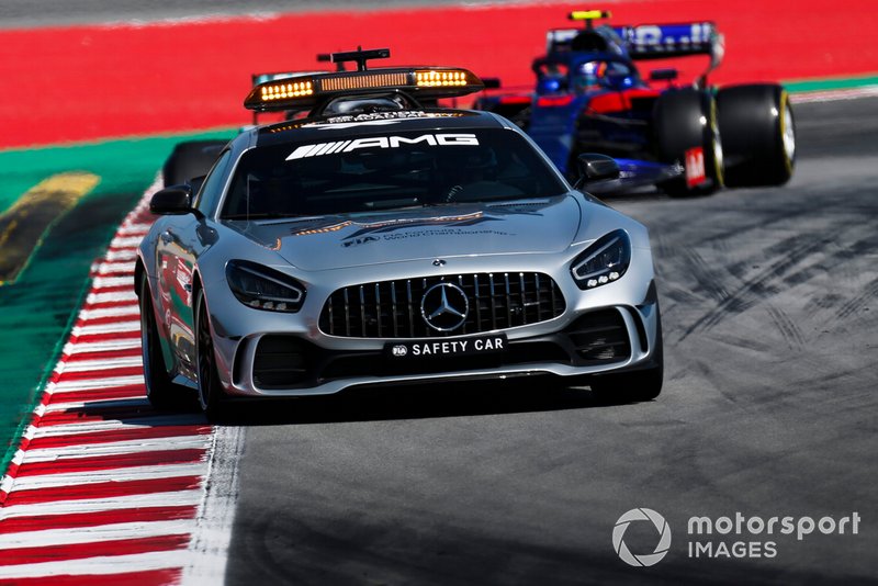 The Safety Car leads Alexander Albon, Toro Rosso STR14