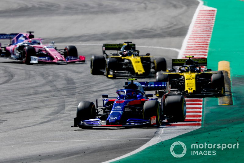 Alexander Albon, Toro Rosso STR14, leads Nico Hulkenberg, Renault R.S. 19, and Daniel Ricciardo, Renault R.S.19