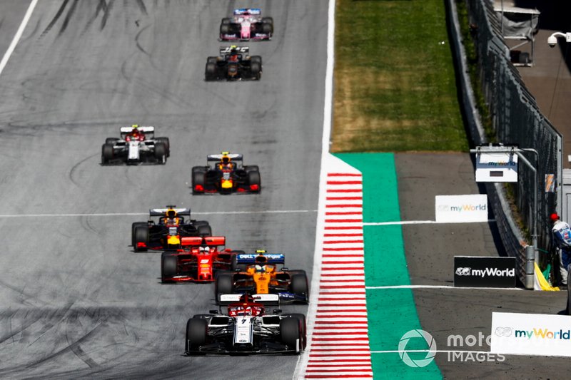Kimi Raikkonen, Alfa Romeo Racing C38, precede Lando Norris, McLaren MCL34, Sebastian Vettel, Ferrari SF90, Max Verstappen, Red Bull Racing RB15, e Pierre Gasly, Red Bull Racing RB15