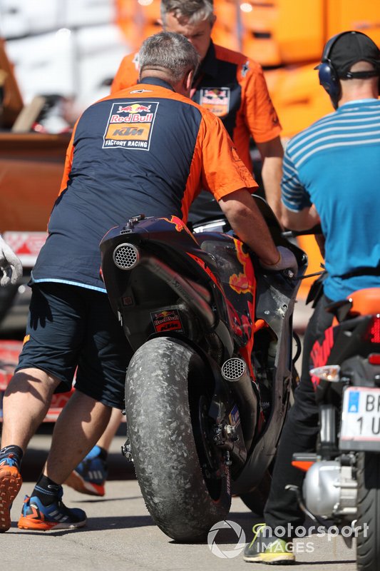 Pol Espargaro, Red Bull KTM Factory caída