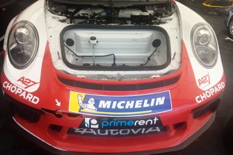 Dettaglio della Porsche di Federico Reggiani, Ghinzani Arco Motorsport, nel garage