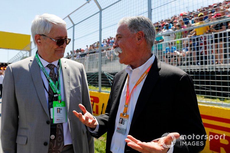 Marc Garneau, Ministro de Transporte de Canadá, con Chase Carey, Presidente de Fórmula 1