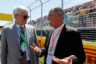 Marc Garneau, Kanada Ulaşım Bakanı ve Chase Carey, CEO, Formula 1