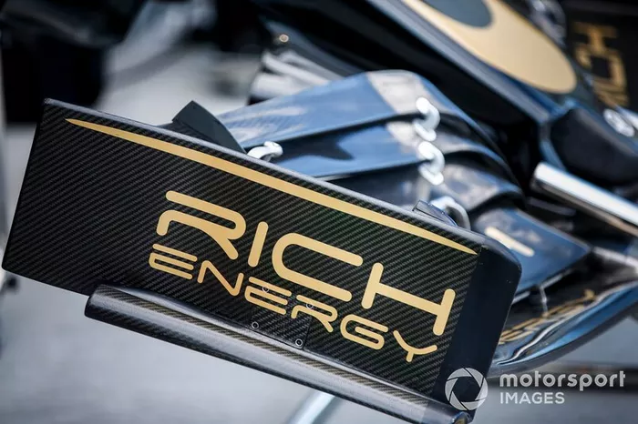 Cubierta del motor de Haas sin el logotipo de Rich Energy 